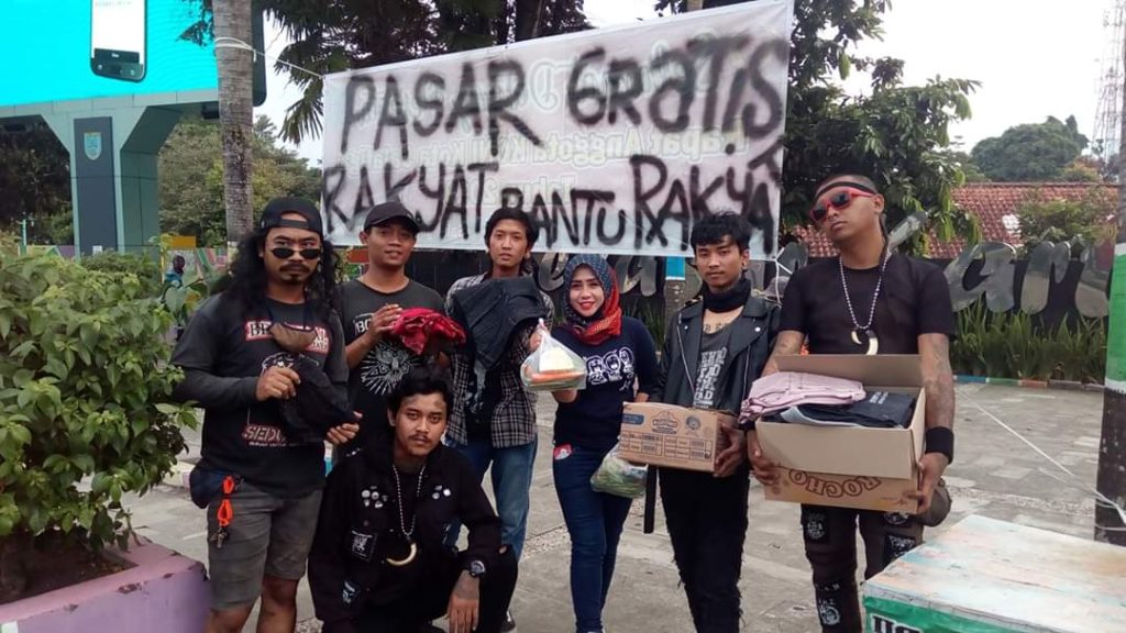 Pasar-rakyat-untuk-rakyat Anak-punk-berbagi