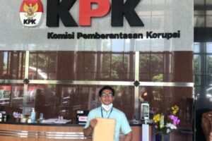 Laporkan Rektor Ke KPK