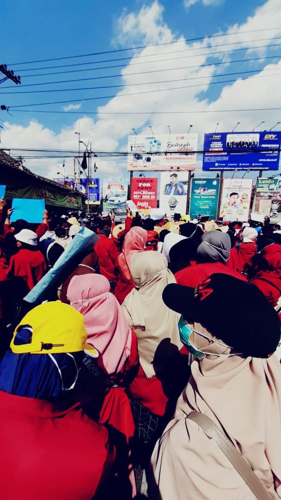 Mengubah stigma masyarakat tentang demonstrasi