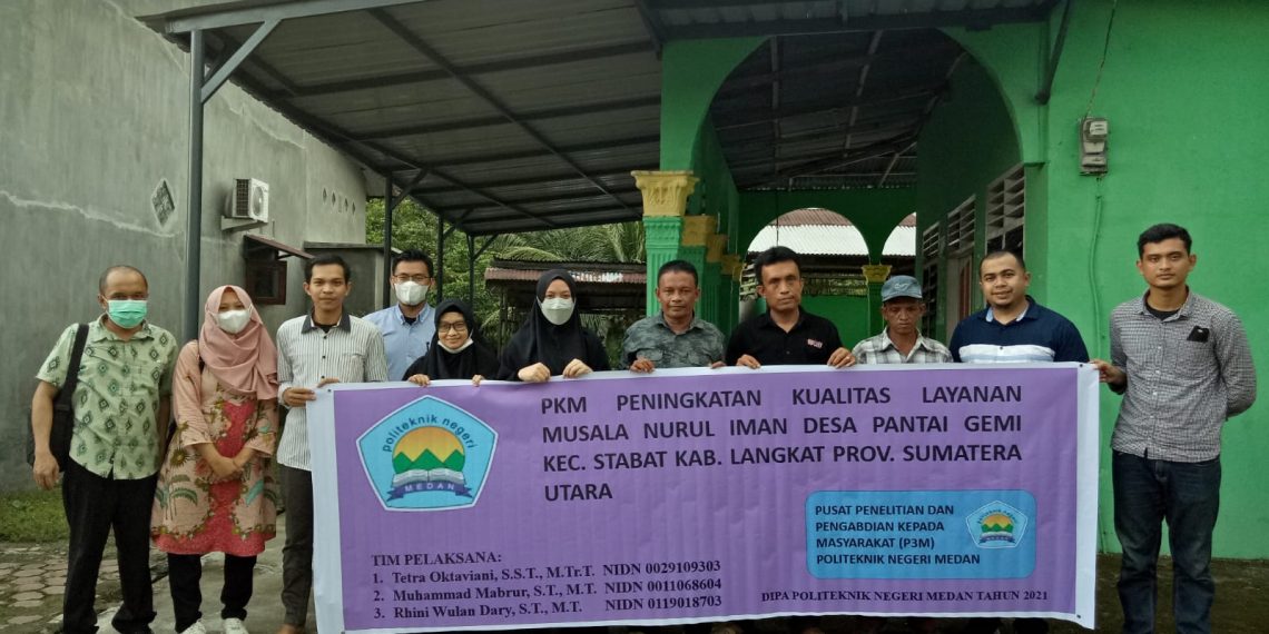 Doc. Serah Terima Bantuan Tim PKM kepada pengurus Mushalla Nurul Iman di Desa Pantai Gemi, Kecamatan Stabat, Kabupaten Langkat, Provinsi Sumatera Utara.