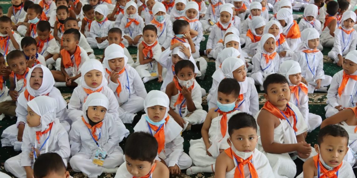 Ket Fhoto : anak usia dini saat mengikuti bimbingan manasik haji di mesjid Agung Nur Ala Nur