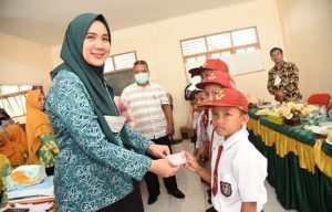 Rosalina Dolly Pasaribu Ketua Tim Penggerak PKK