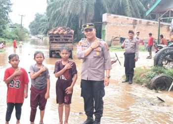 Kapolsek Padang Bolak Banjir