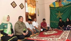 Bupati Dolly dengan Rosalina Dolly Serahkan Santunan
