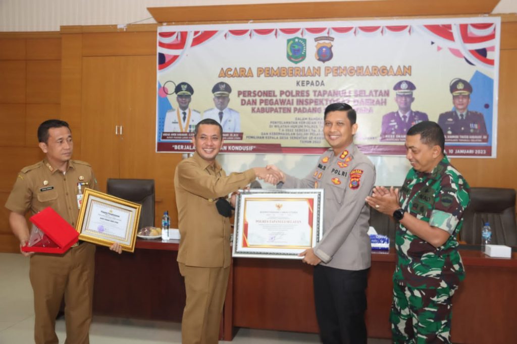 Beri Penghargaan Kapolres Tapsel